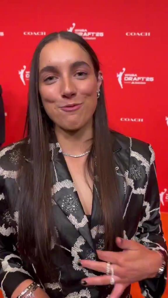 少爷真全能啊！威少还帮WNBA新秀妹子们设计今晚的服装